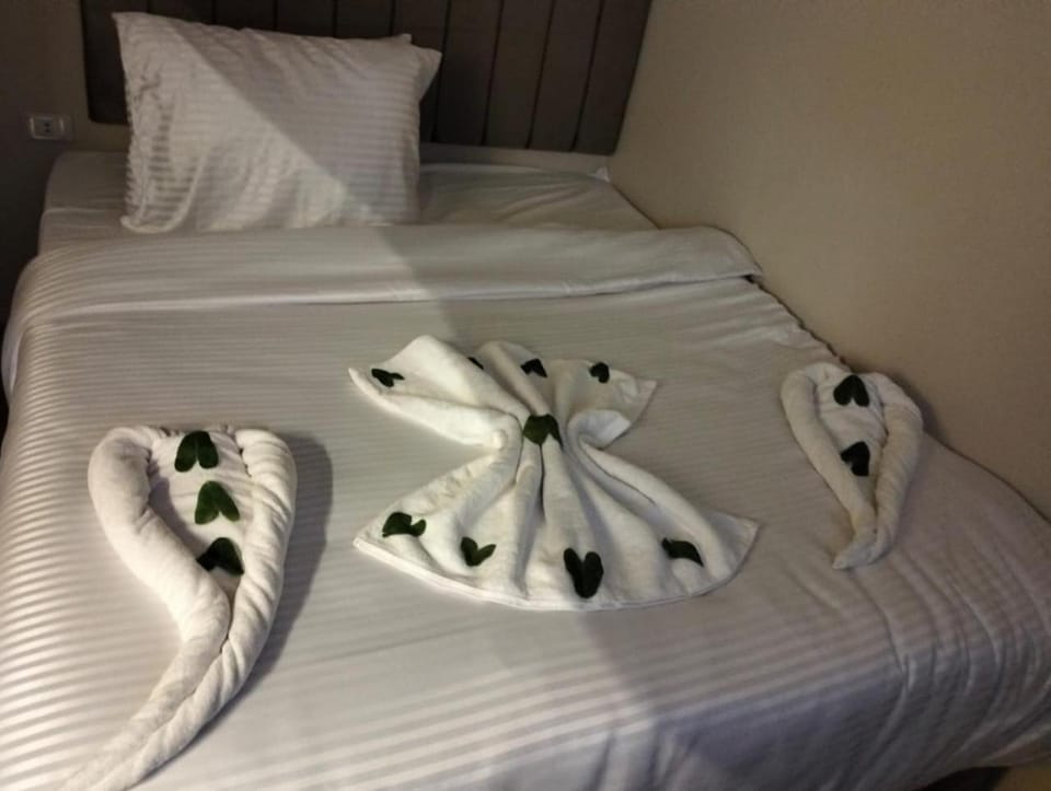 Bed, Photo of the whole room, Bedroom, towels