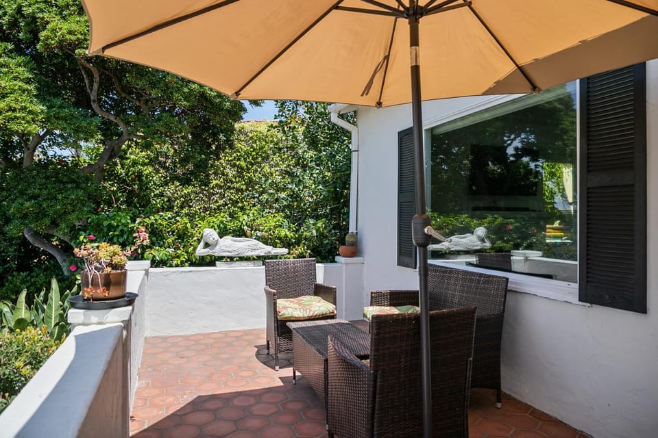 Day, Balcony/Terrace, Seating area, Garden view