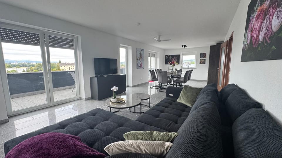 Communal lounge/ TV room, TV and multimedia, Living room, Seating area, Evening entertainment