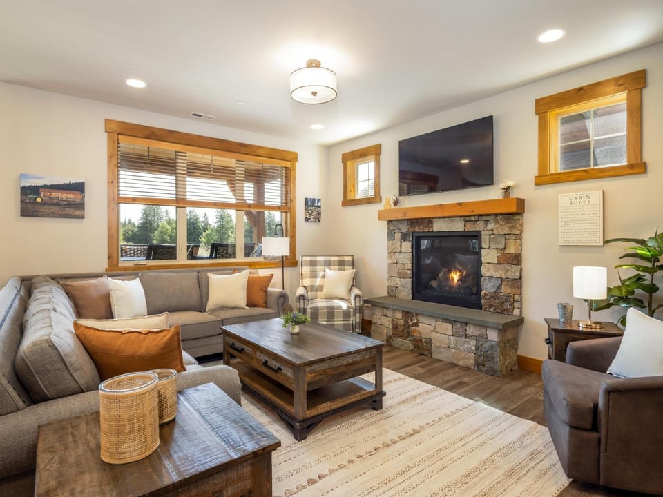 Golf Views, Game Room & Suncadia Pool Access Chalet in Kittitas County
