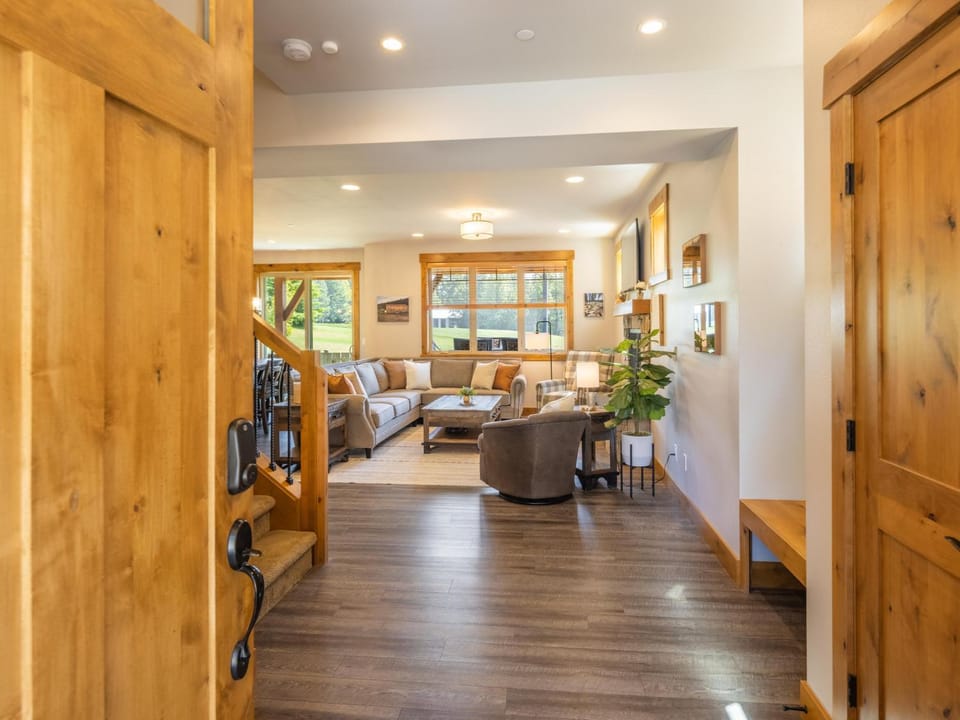 Golf Views, Game Room & Suncadia Pool Access Chalet in Kittitas County
