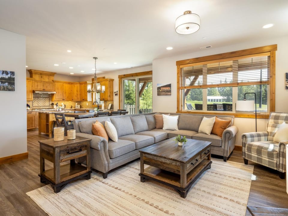 Golf Views, Game Room & Suncadia Pool Access Chalet in Kittitas County