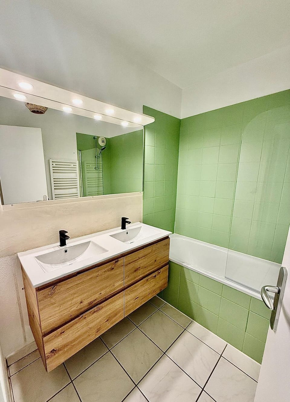 Bathroom, Bath, towels
