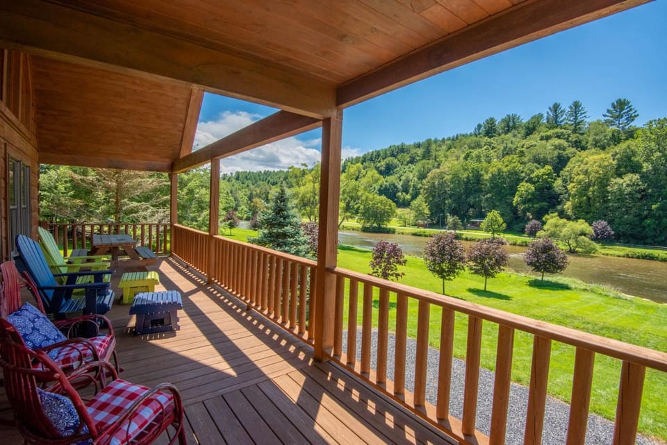 Cabin on New River, Fire Pit, Dogs OK, Hot Tub with VIEWS - Sleeps 10 Cabin in North Carolina