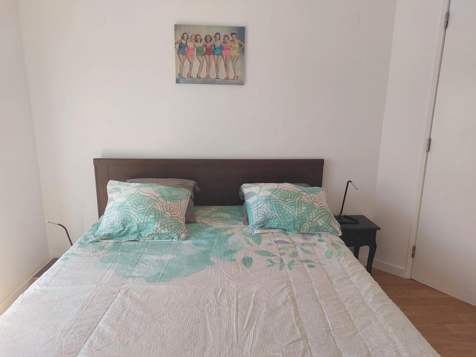 Newly renovated apartment with free street parking Apartment in Cascais