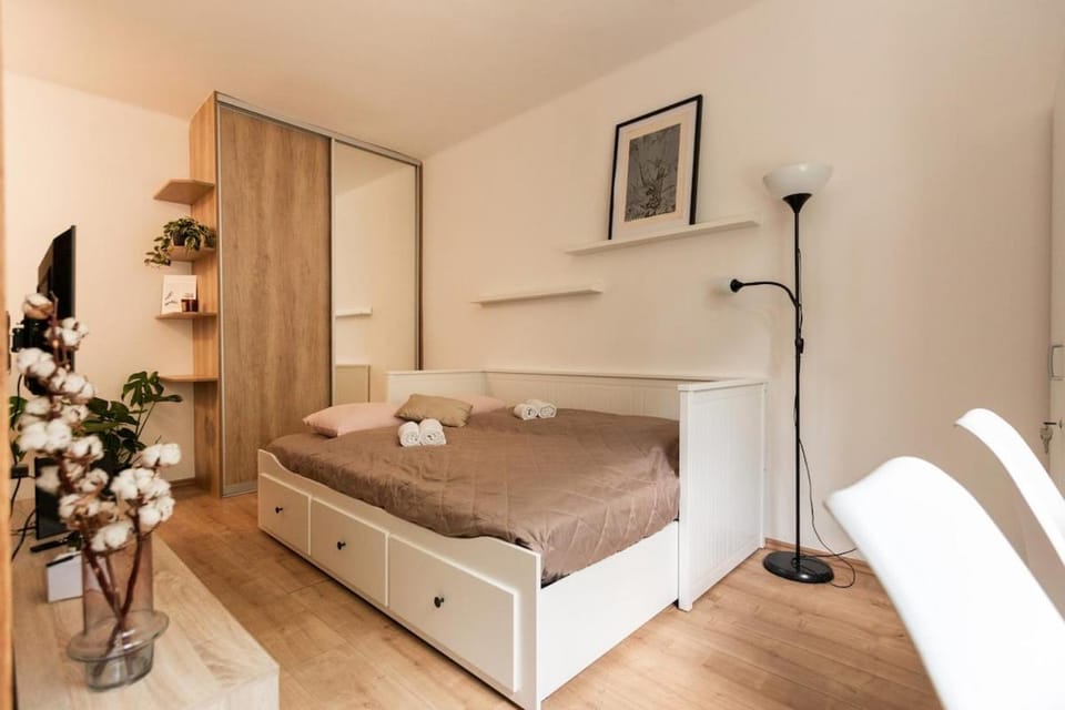 Bed, Living room