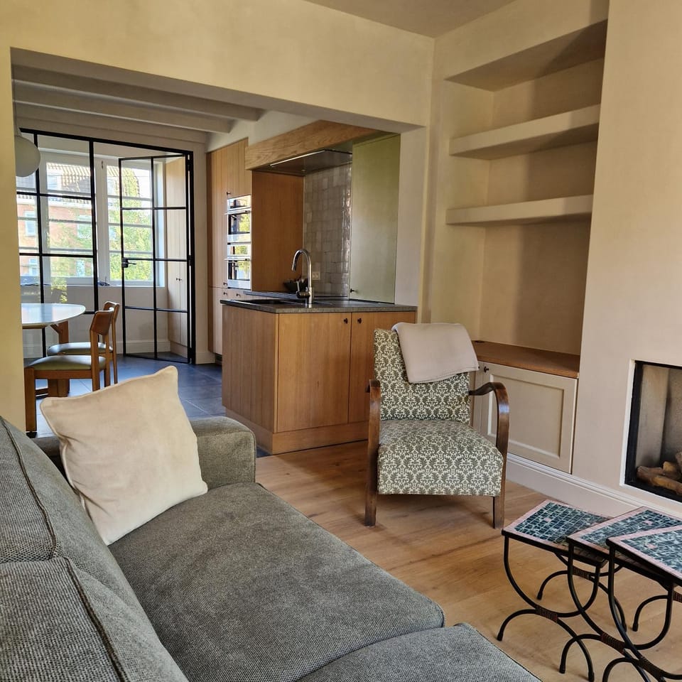 TV and multimedia, Kitchen or kitchenette, Living room, Seating area