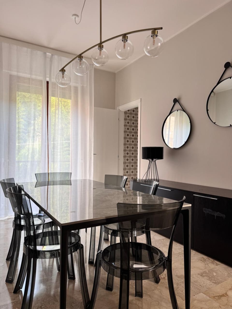 Seating area, Dining area