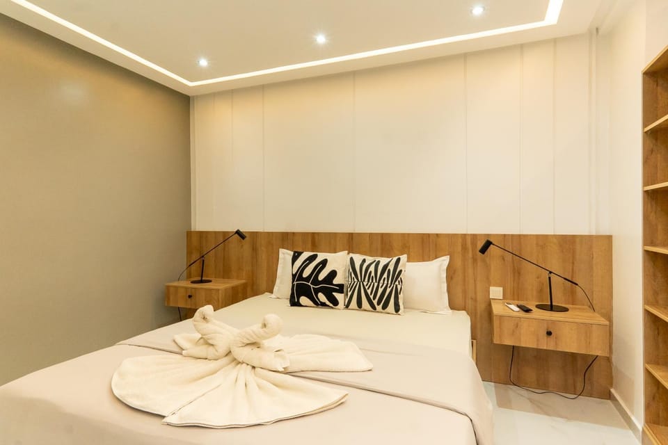 Bed, Bedroom, towels