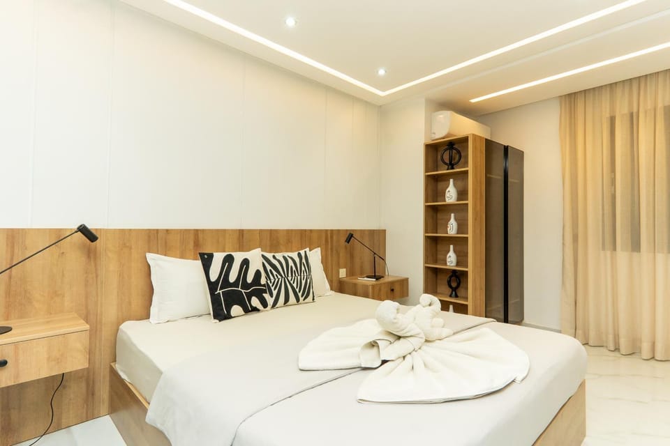 Bed, Bedroom, towels