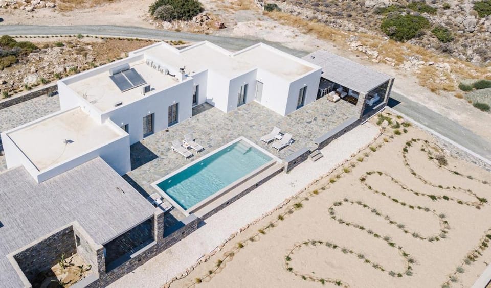 Property building, Bird's eye view, Pool view, Swimming pool