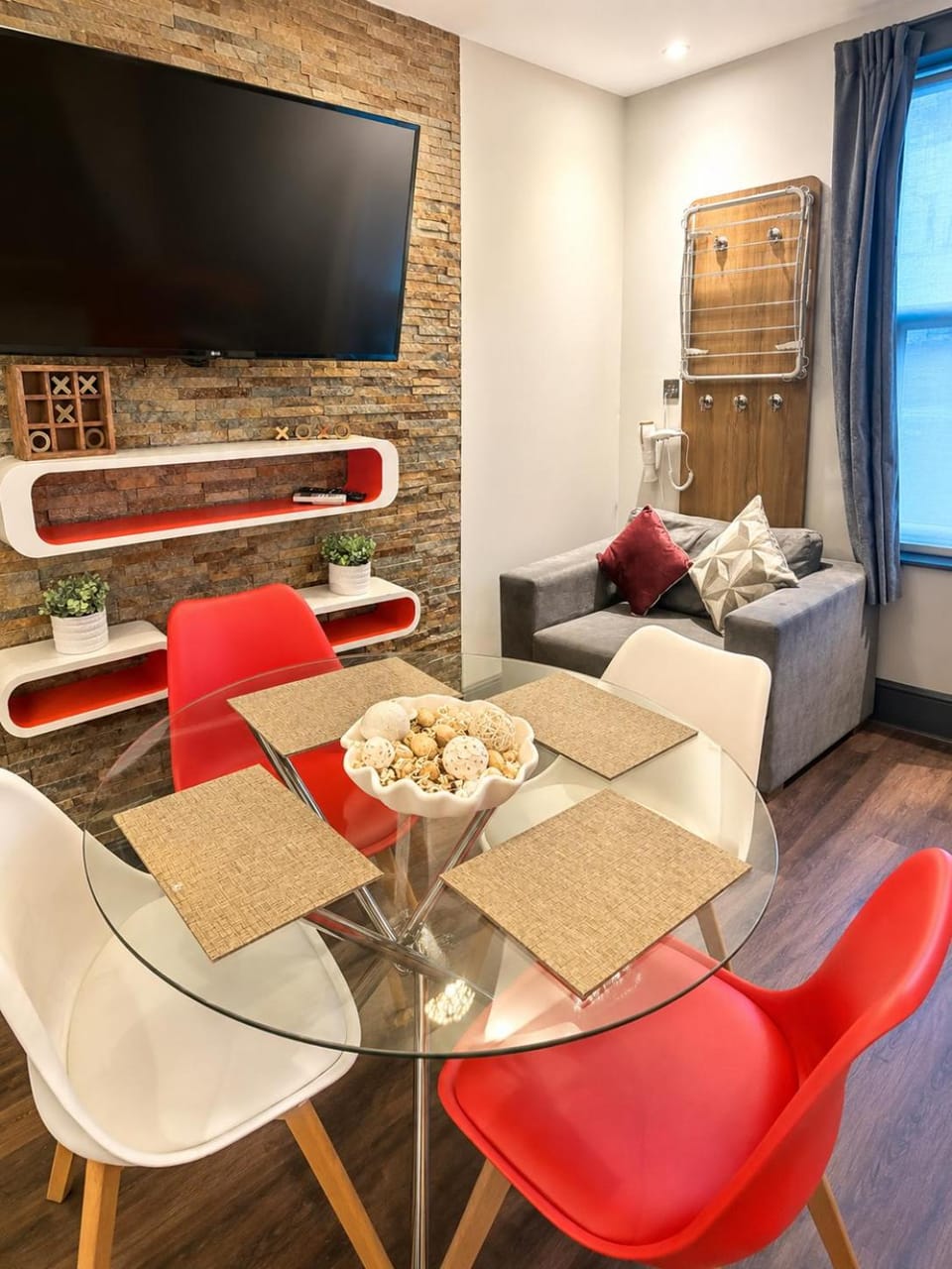 TV and multimedia, Dining area