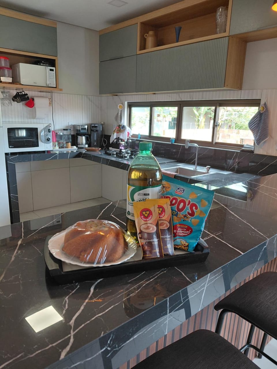 Kitchen or kitchenette, Food and drinks, stove, toaster