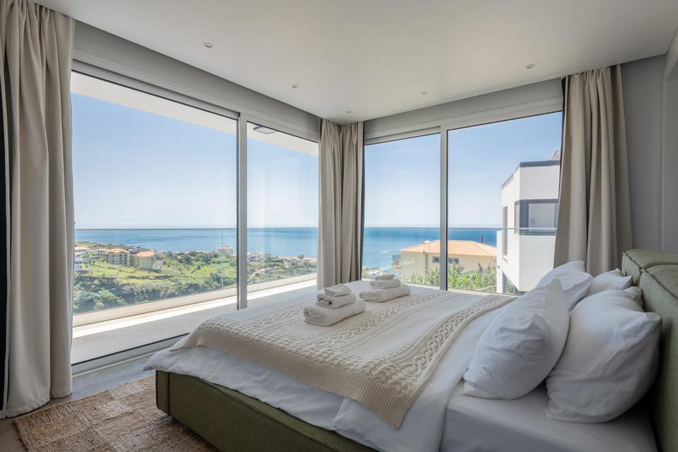 Sunny Ocean View Villa - Calma Villa in Madeira District