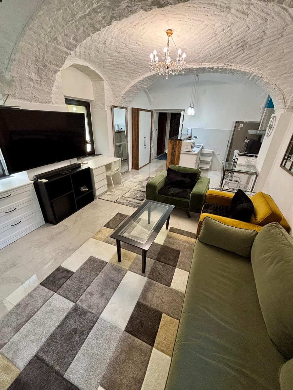 TV and multimedia, Living room, Seating area, Evening entertainment