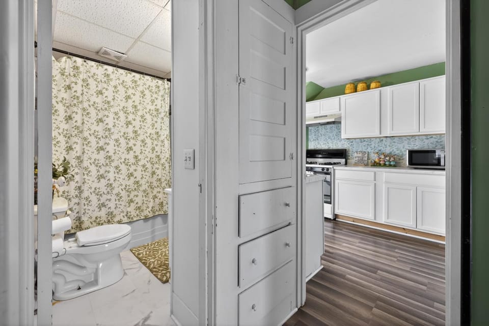 Bathroom, kitchen
