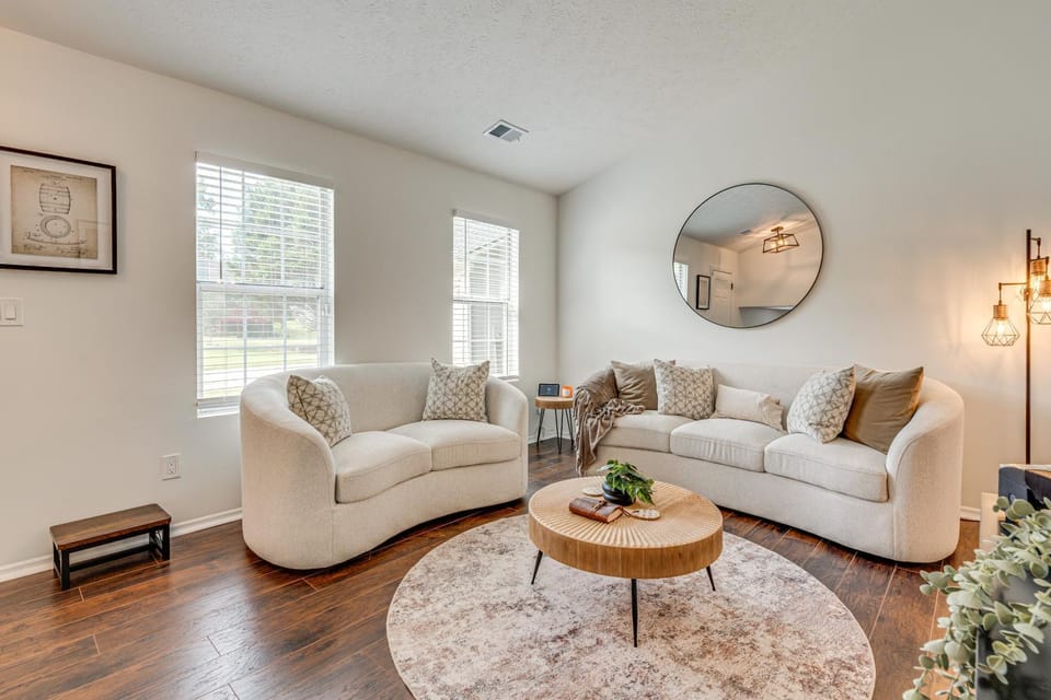 8 Mi to Mercedes-Benz: Upscale ATL Gem w/ Balcony House in Atlanta