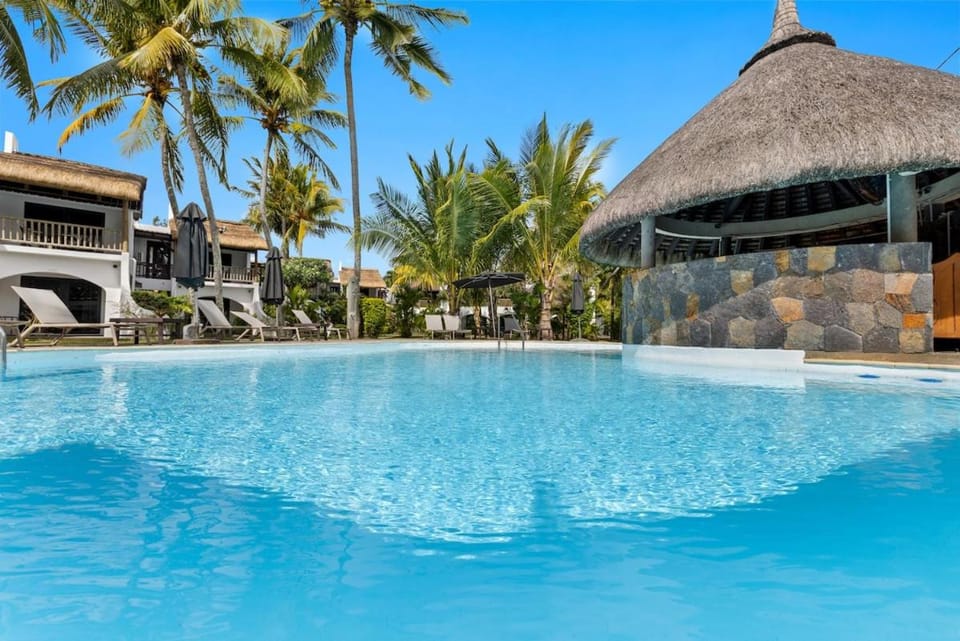 Grand Sahāna 11 - 1BR Beachfront Apartment - Work from Paradise - Digital Nomad Apartment in Trou-aux-Biches