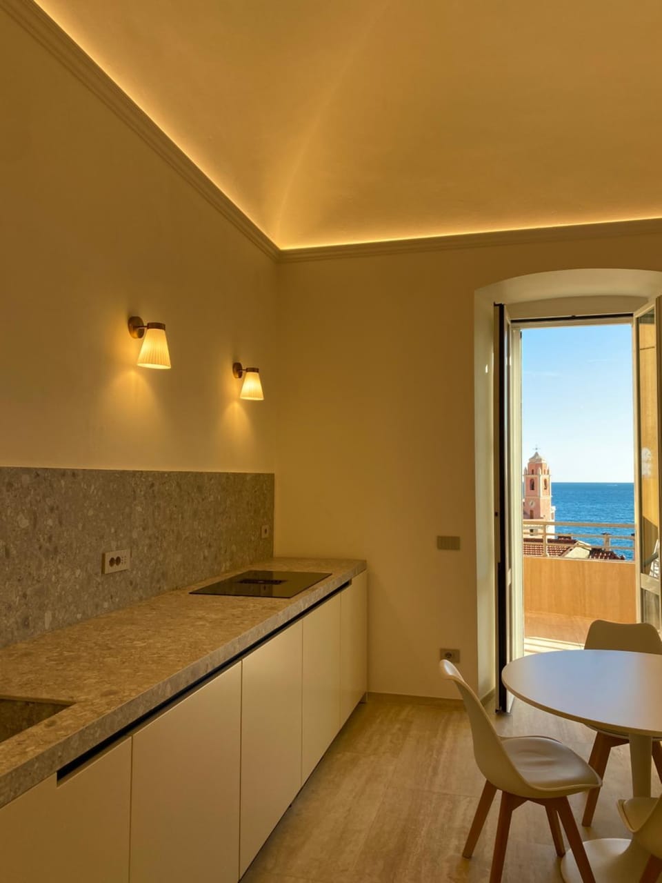 Kitchen or kitchenette, Dining area, Sea view