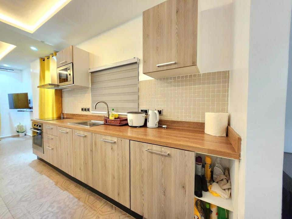 Coffee/tea facilities, Kitchen or kitchenette, minibar, stove, toaster