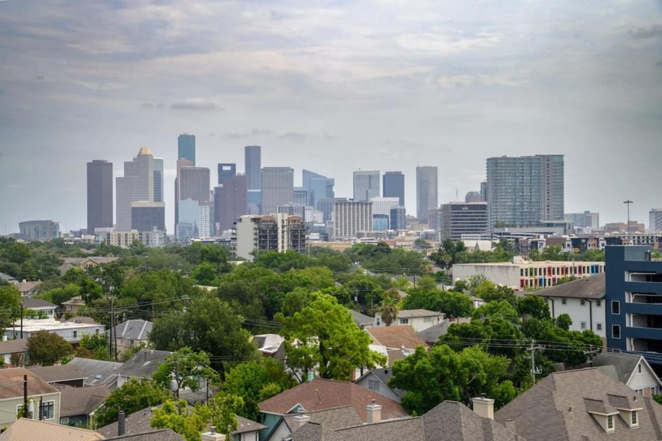 Cozy Downtown Suite - Rooftop Lounge, Pool - Gym House in Houston