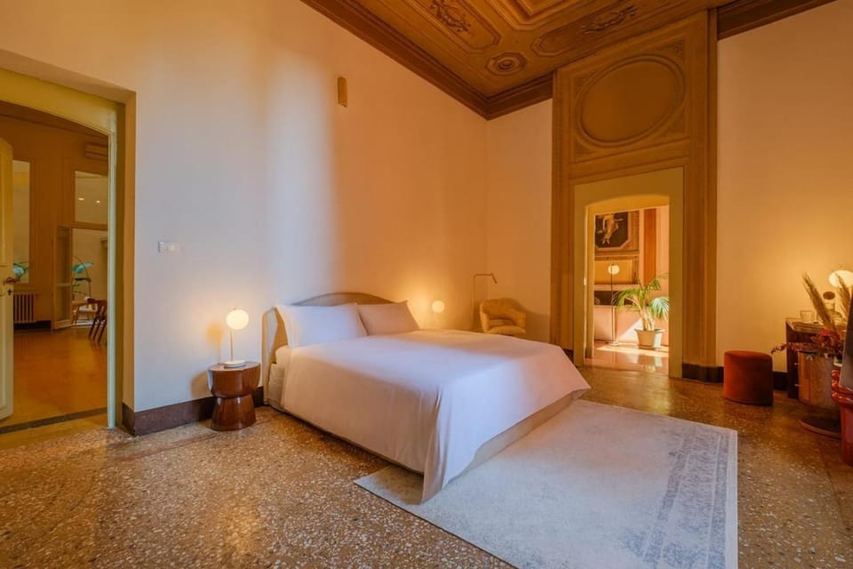 Luxury Historic Frescoed Noble Floor in Central Bologna Apartment in Bologna