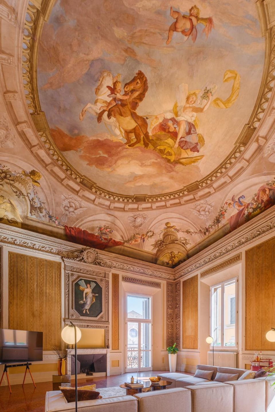 Luxury Historic Frescoed Noble Floor in Central Bologna Apartment in Bologna