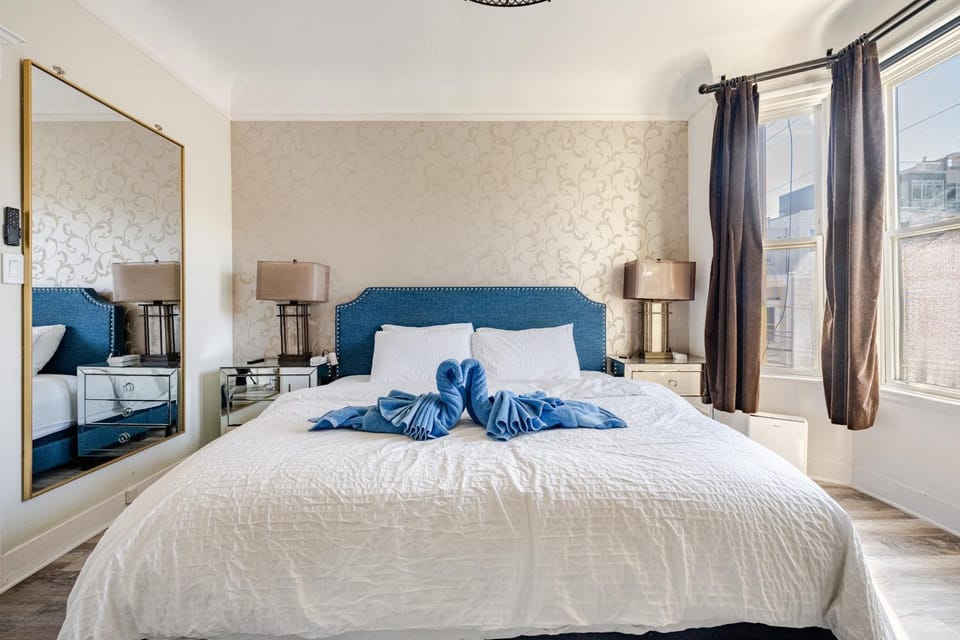 Bed, Photo of the whole room, Bedroom, towels