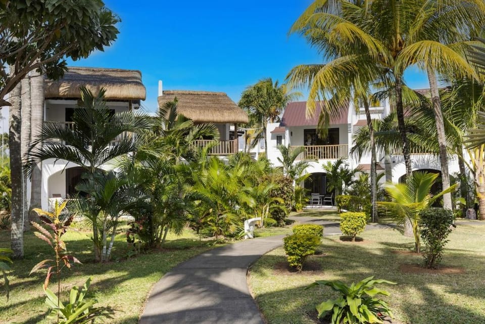 Grand Sahāna 18 - 1BR Beachfront Apartment with Balcony - Work from Paradise - Digital Nomad Apartment in Trou-aux-Biches