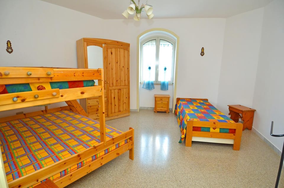Bed, Photo of the whole room, Bedroom, bunk bed