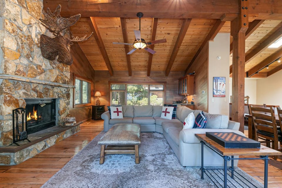 Twin Hollow at Dollar Point by Tahoe Getaways - 5BR w Game Room & Hot Tub House in Dollar Point