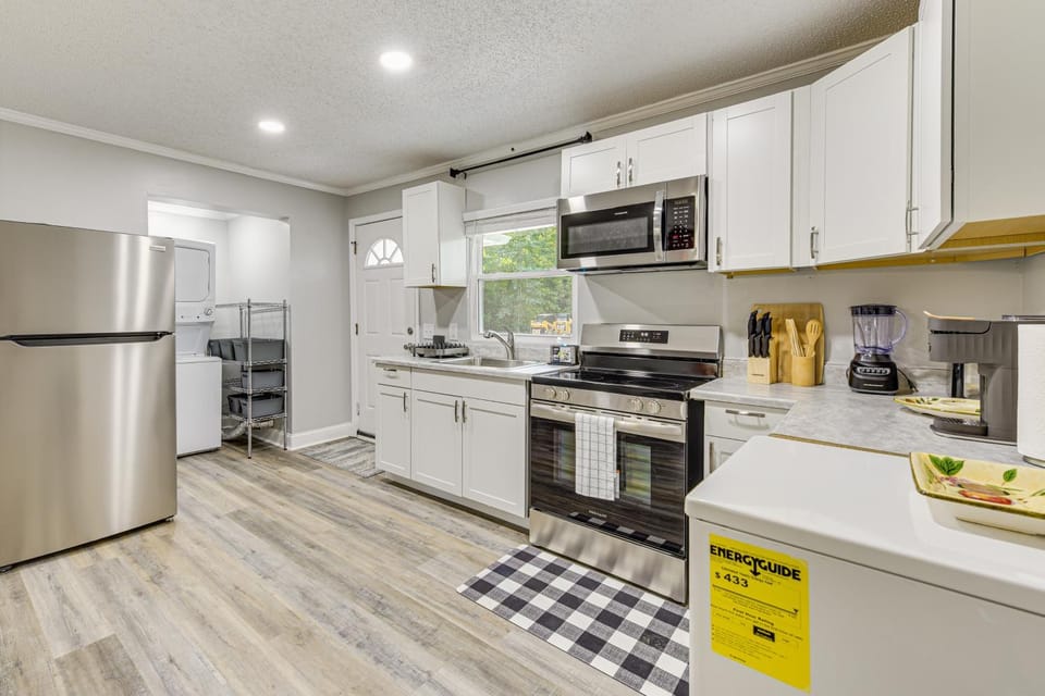 Private Deck & Yard: Home 3 Mi to Dtwn Sanford! House in North Carolina