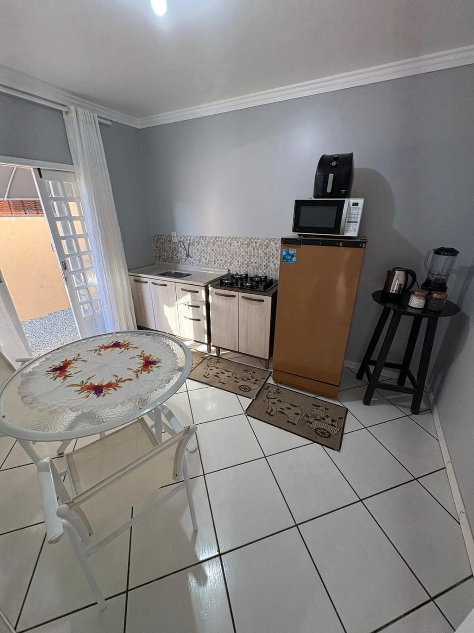 Kitchen or kitchenette, Dining area, minibar