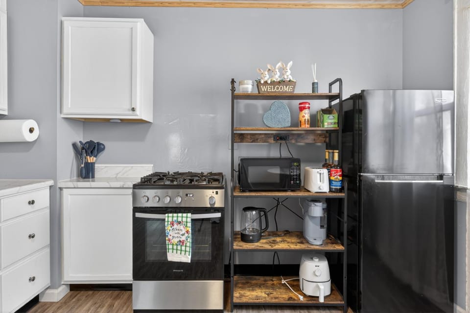 Kitchen or kitchenette, kitchen