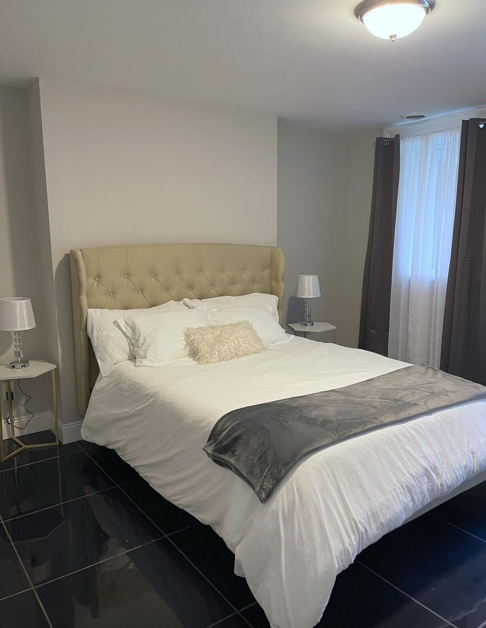MODERN 1BR Apt with PRIVATE deck Apartment in Albany