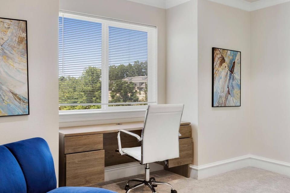 Bedroom, Quiet street view, internet