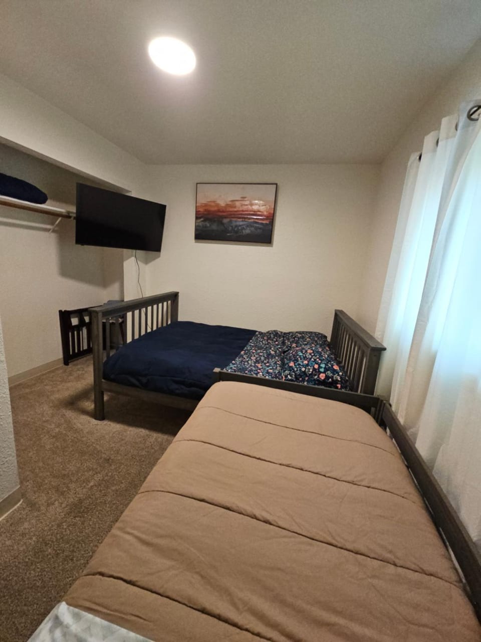 Stylish 3-Bedroom Near Downtown Fairbanks Apartment in Fairbanks