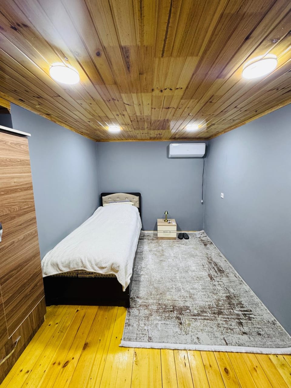 Bed, Photo of the whole room, Bedroom, towels, air conditioner
