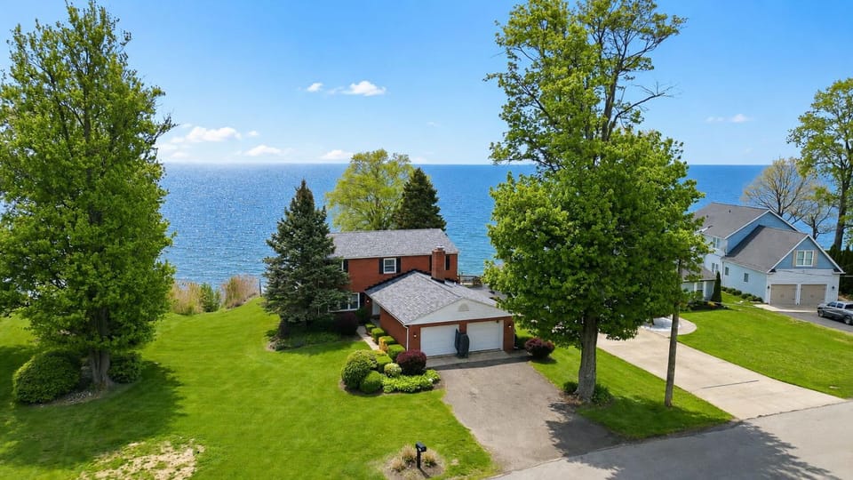 Lakefront Home in Madison - Private Beach House in Lake Erie