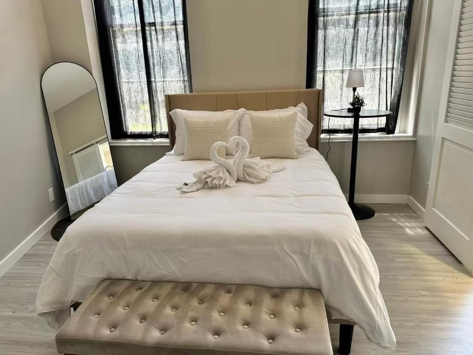Private Entrance Cozy Apt Bright Modern Apartment in Albany