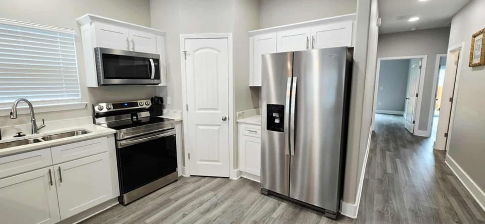A Stylish Newly Modern Duplex Near Downtown Pensacola Apartment in Pensacola