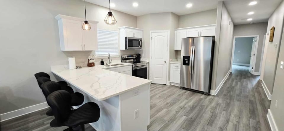 A Stylish Newly Modern Duplex Near Downtown Pensacola Apartment in Pensacola
