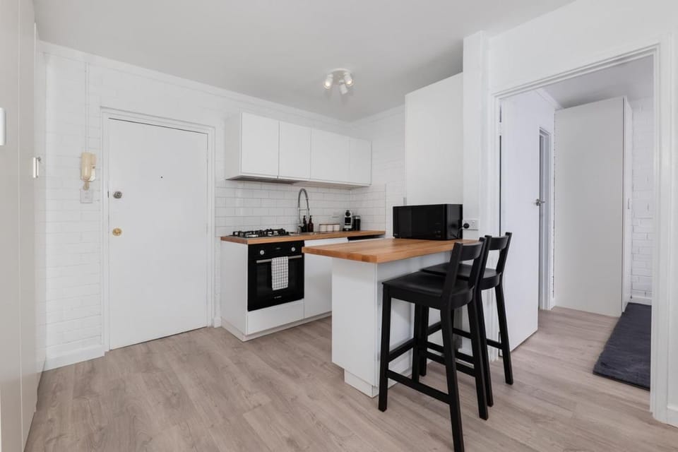 DOVE40 - Seabreeze Escape Apartment in Perth