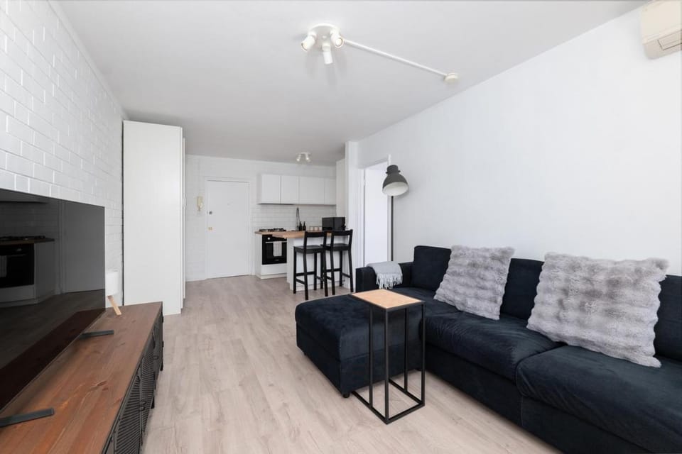 DOVE40 - Seabreeze Escape Apartment in Perth