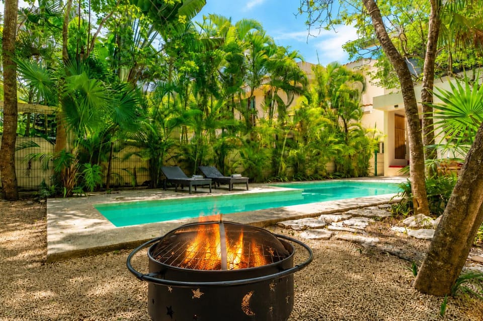 Patio, Spring, Day, Natural landscape, Garden, Evening entertainment, Garden view, Pool view, Swimming pool, sunbed