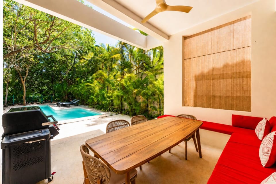 Patio, Day, Garden, Dining area, Garden view, Pool view, Swimming pool, sunbed