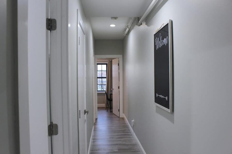 2 BEDROOM 1 BATH TRENDY Apt Downtown Albany Apartment in Albany