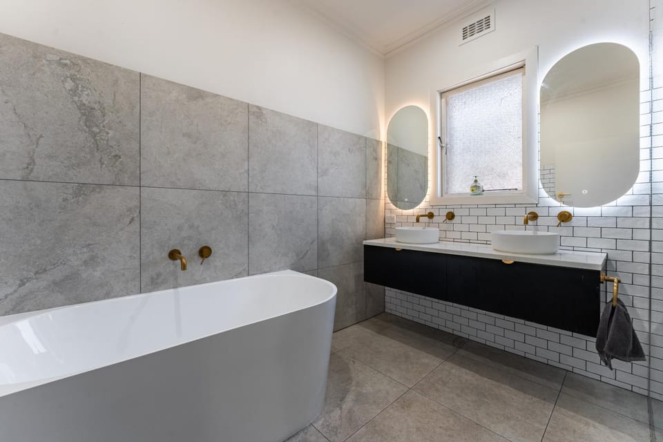 3 Bedrooms By The Lake, Top Location House in Ballarat