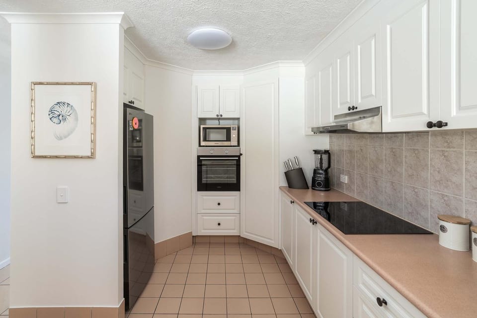 Coffee/tea facilities, Kitchen or kitchenette, microwave, oven, stove, toaster