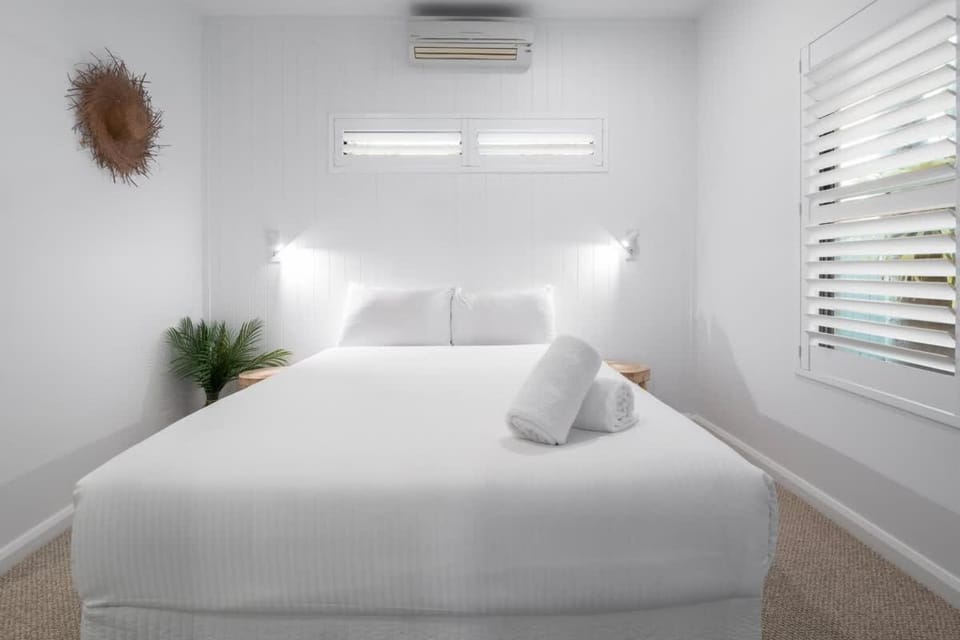 Bed, Photo of the whole room, Bedroom, towels, air conditioner